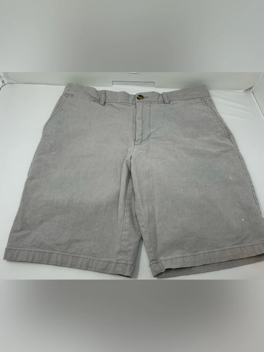 Old Navy Ultimate Slim Built in Flex Gray Shorts Size 32